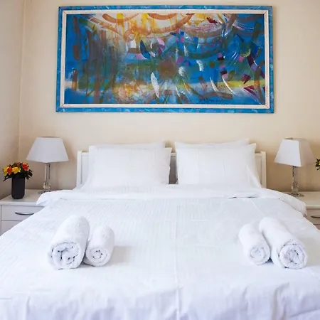 Crown With Garden View * Βελιγράδι