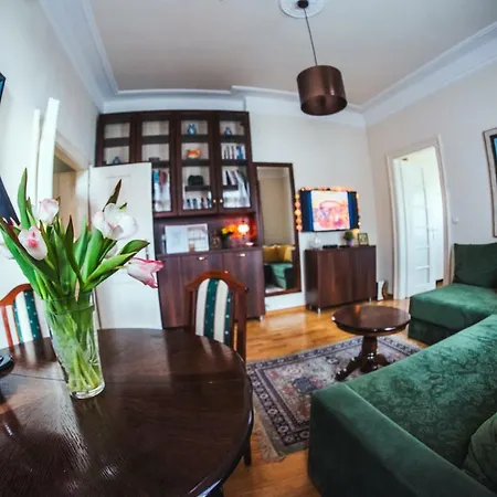 Crown With Garden View Apartment *