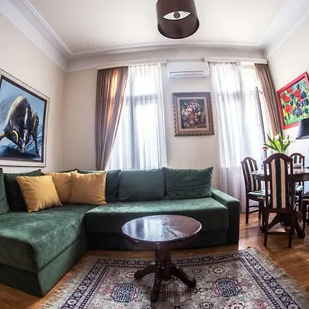 Crown With Garden View Apartment *