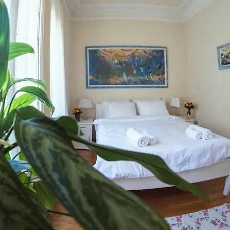 Apartment Crown With Garden View *