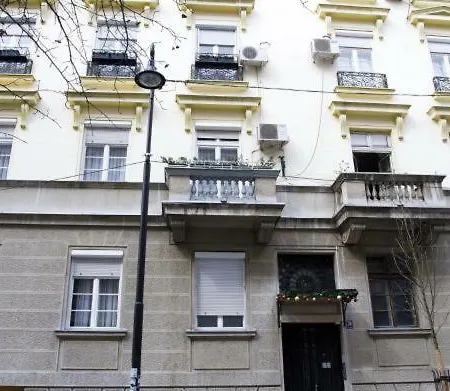 דירה Crown With Garden View